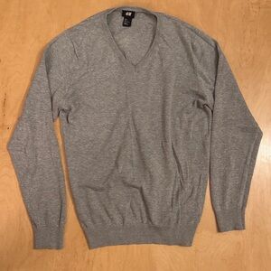 H&M Men's V-Neck Sweater in Gray